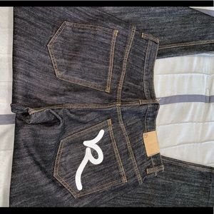 Like New Rocawear Relaxed Fit Size 36 Jeans